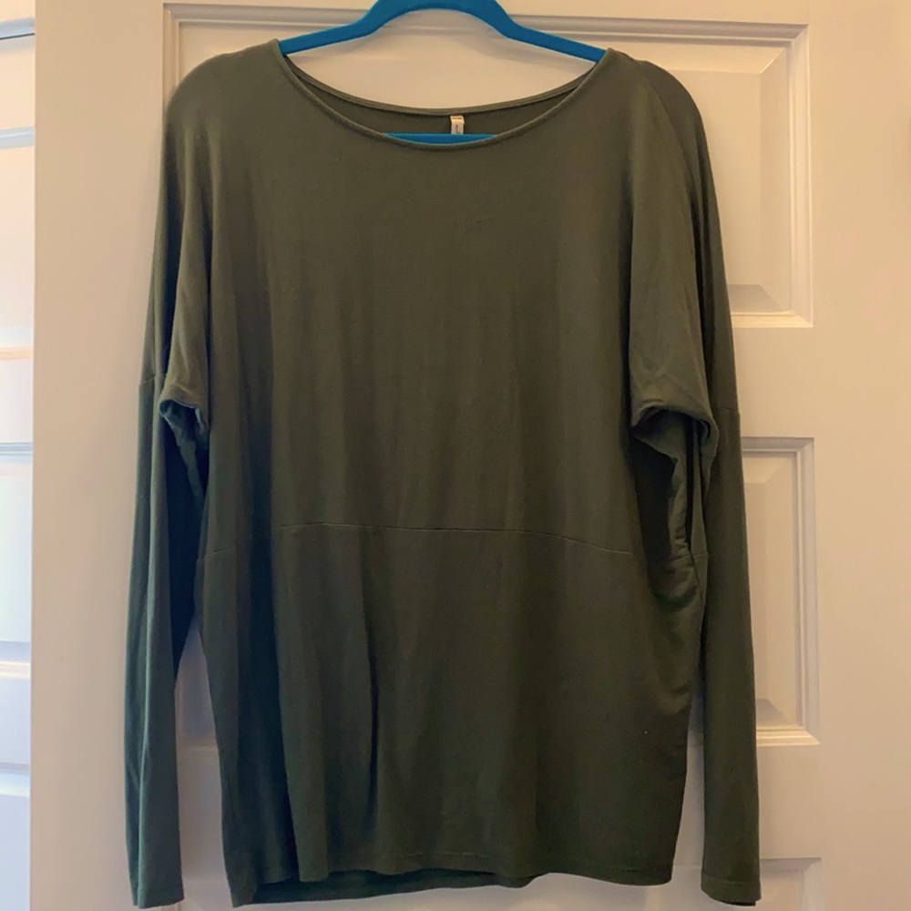 Green long sleeve tee